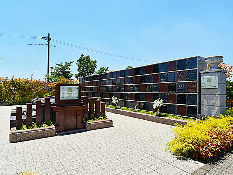 富士見市 永代供養墓「彩雲」埼玉県富士見市大字東大久保字蛭沼3843-4永代供養墓: 33万円～休憩施設管理事務所トイレ駐車場会食施設バリアフリー法要施設