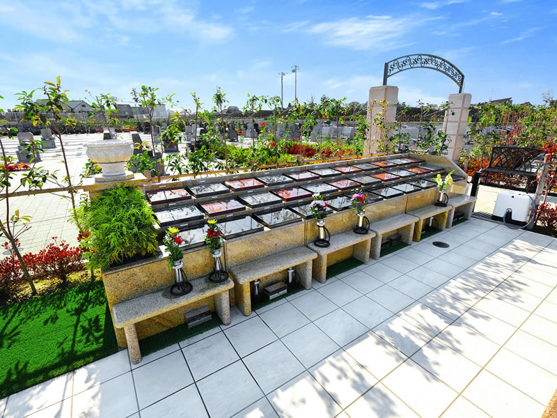 永代供養墓・樹木葬「まどかの杜」埼玉県川口市大字赤山1285番地樹木葬: 26万円～永代供養墓: 50万円～休憩施設管理事務所トイレ駐車場会食施設バリアフリー法要施設